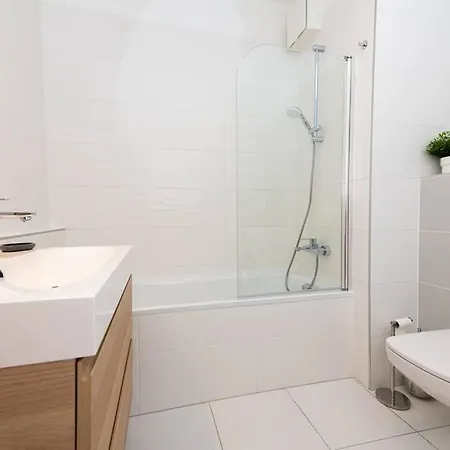 Ferienwohnung Chic206 Retreat: Modern 1Br Gem With Balcony By Nw Budapest Exterior foto