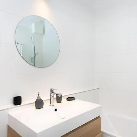 Ferienwohnung Chic206 Retreat: Modern 1Br Gem With Balcony By Nw Budapest Exterior foto
