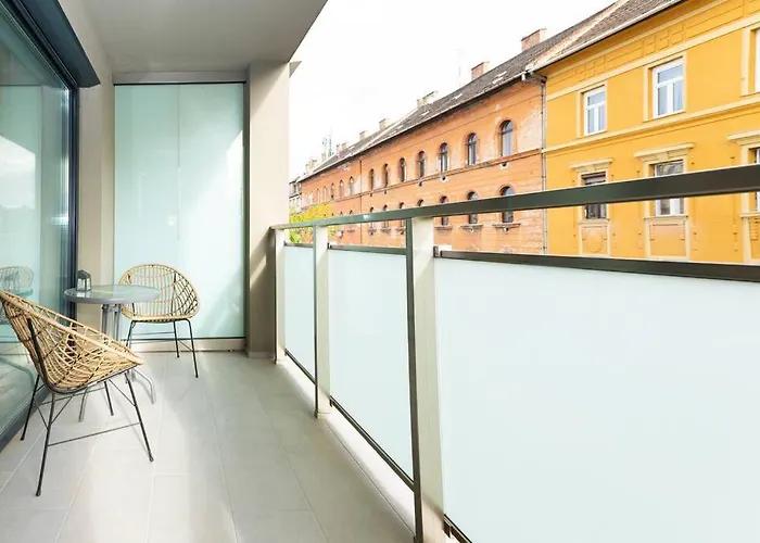 Chic206 Retreat: Modern 1Br Gem With Balcony By Nw