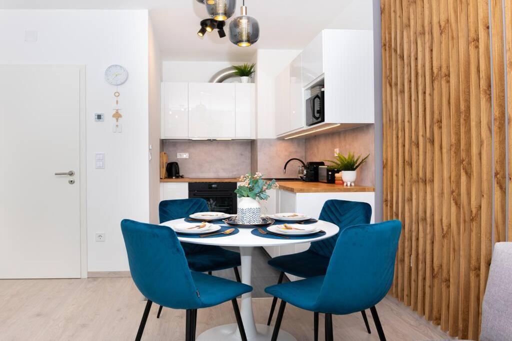 Chic206 Retreat: Modern 1br Gem With Balcony By Nw * Budapest