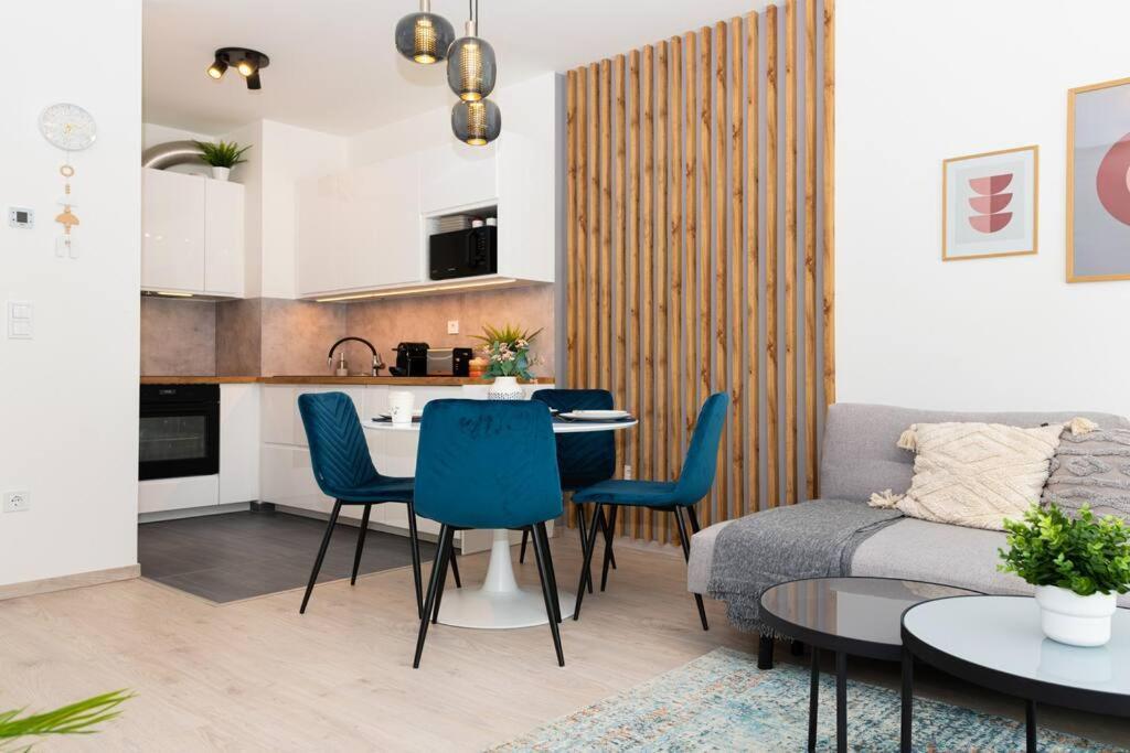 Chic206 Retreat: Modern 1br Gem With Balcony By Nw Apartment